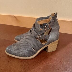 Qupid | Shoes | Qupid Tobin Heeled Ankle Boots | Size 7 (previously owned)
